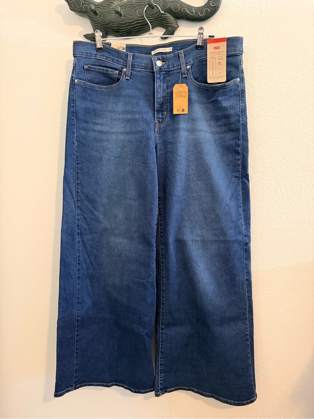 Women’s Wide-Leg Jeans in Medium Blue - Classic Denim 318 Levi’s